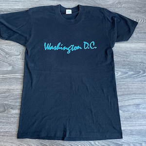 May include: Black t-shirt with a blue graphic that says "Washington D.C."