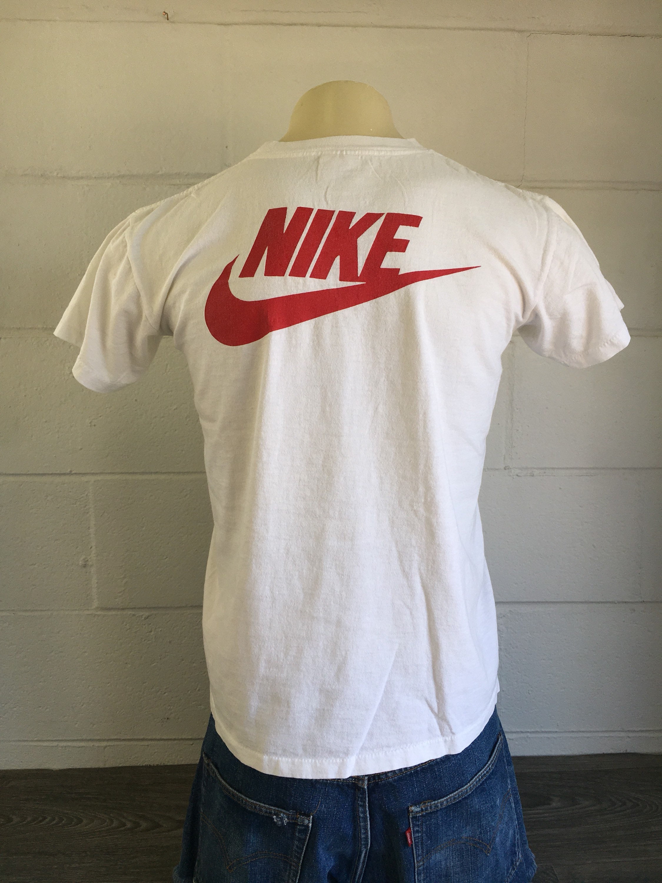 Buy > nike vintage swoosh tee > in stock