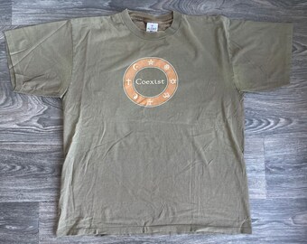 Camiseta vintage Y2K "Coexist" (Coexistencia) con una sola costura, símbolo de paz humana y antiguerra, pegatina para parachoques. Religiones: Musulmán, Cristiano, Judío, Budista. Talla XL.
