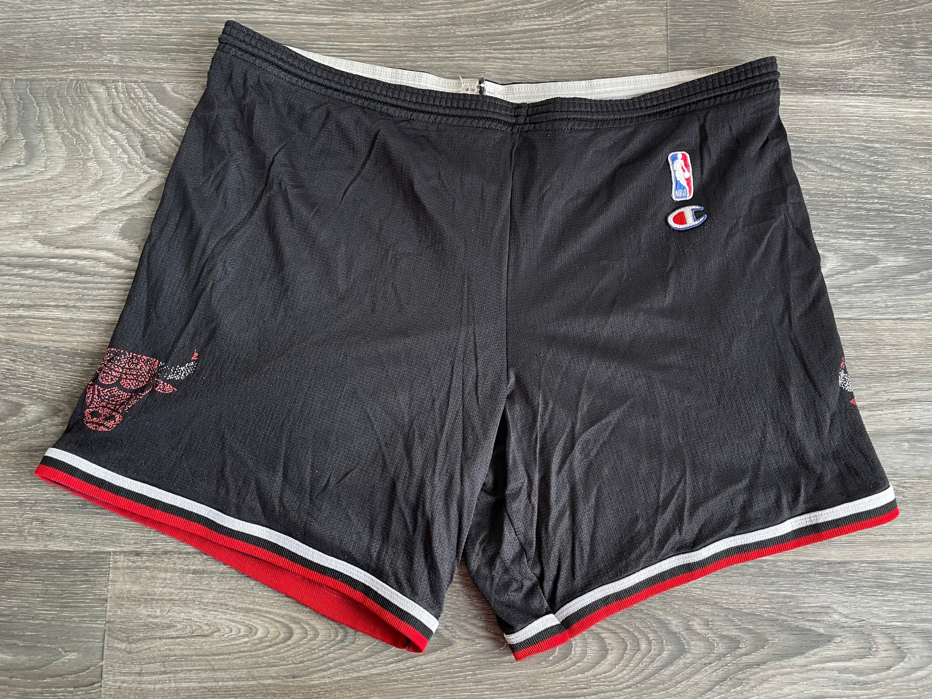 Vintage Chicago Bulls Nike Black NBA Shorts Size 38