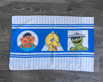SESAME STREET Pillowcase Vtg 80's Big Bird Bert Ernie Oscar The Grouch Cookie Monster Muppets Jim Henson Standard Twin 28.5x19