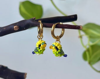 Boucles d'oreilles perruche perlées • jolis bijoux faits main