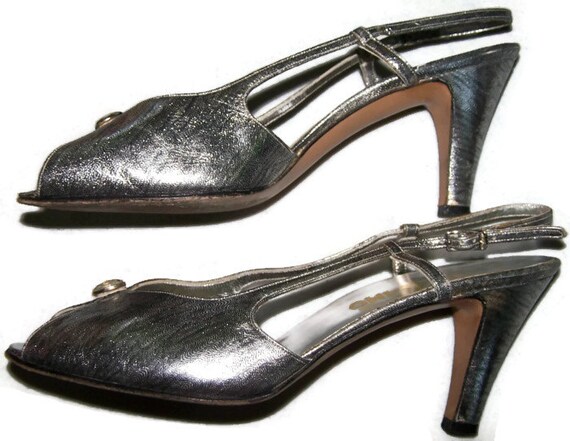 Taille 8 chaussures Salvatore Ferragamo Silver haut talons strass métalliques Slingback Peep femmes à doigts pompes Taille 8 chaussures Salvatore Ferragamo Silver Silver Silver haut talons strass métalliques Slingback Peep femmes à doigts pompes 2fdc1f