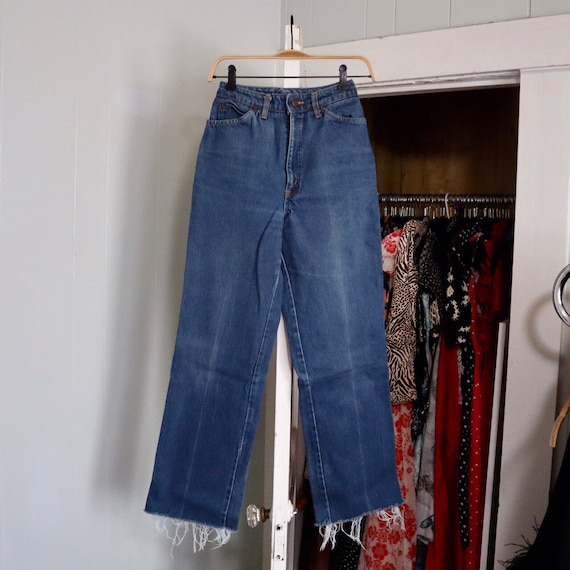 Vintage High Waisted Straight Leg Mom Jeans 23” -