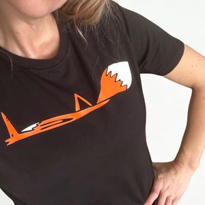 Fuchs-T-Shirt, Unisex – T-Shirt mit handgezeichnetem Tiermotiv, lustiges Fuchs-Shirt, Geschenkidee mit Wildtier-Grafik Bild 1