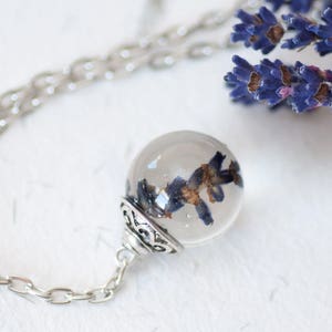 Collier lavande - Pendentif lavande - Collier chaîne en résine - Cadeau de mariage lavande - Collier de mariée lavande - Collier de demoiselle d&#39;honneur lavande