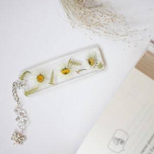 Handmade dried dainty flower bookmark image 2