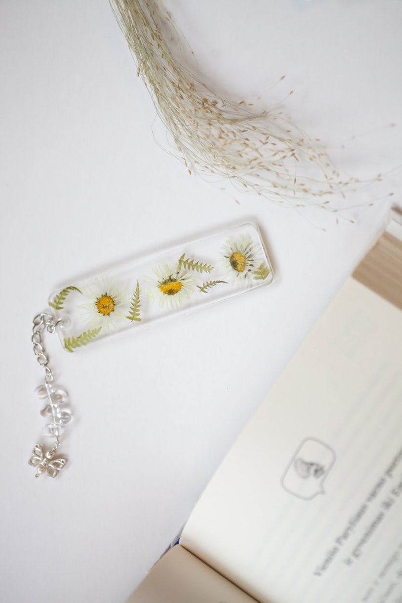 Handmade dried dainty flower bookmark image 2