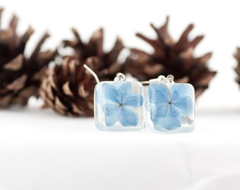 Pressed blue hydrangea flower resin earrings - Floral botanical jewelry for Something blue wedding idea