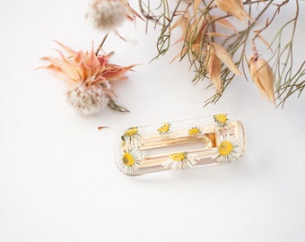 Dried daisy flower resin Hair clip for women, white pressed floral hair accessories with gold hair pin