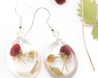 Wilde aardbei oorbellen - Rode hars oorbellen - Fruit sieraden - Echte bessen sieraden - Echte aardbeien sieraden - Botanische bungelende oorbellen