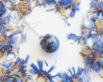 Botanical jewelry- Eco resin jewelry– Pressed flower pendant- Blue cornflower necklace Nature jewelry- Botanical necklace– Botanical pendant