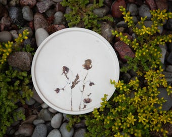 Jesmonite decorative tray with real flowers - Handmade gypsum tray - botanical minimalistic home decor
