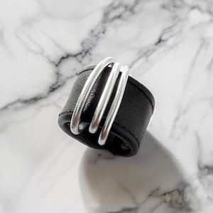 Avant-Garde Black Leather Ring Urban Trendsetter Jewelry Gift Dramatic Faux Leather Finger Cuff Cutting-Edge Fashion Metal Hoop Leather Ring