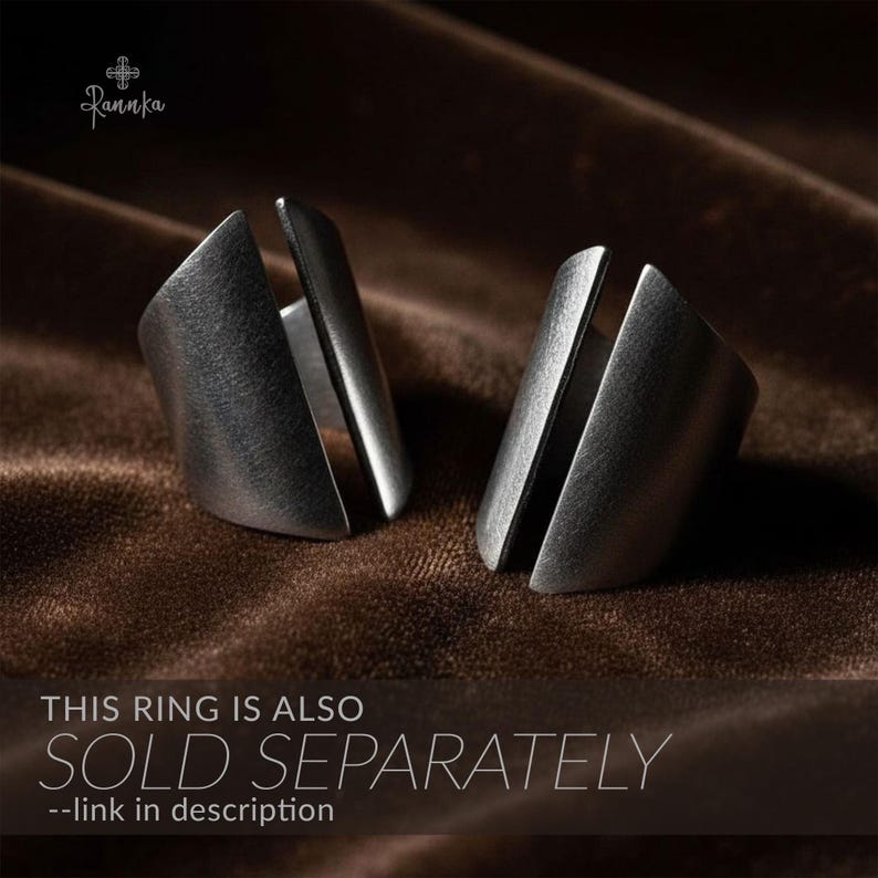 Juego de anillos de cuero y metal con diseño geométrico negro vegano, anillos llamativos de plata cepillada, joyería urbana vanguardista para fiesta, género neutro. imagen 15
