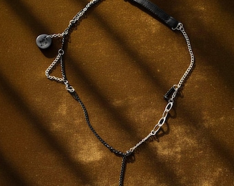 Collar industrial para mujer, gargantilla minimalista de capas, cadena negra, collar urbano para discoteca, elegancia natural, joyería unisex, collar de cuero y acero.