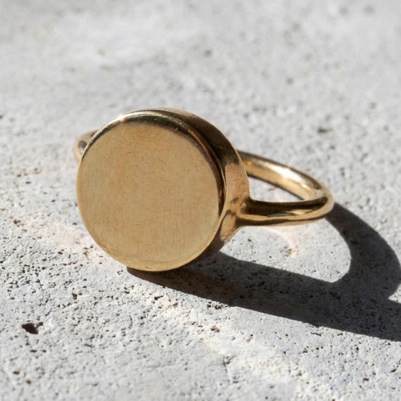Luxury Gold Signet Ring Timeless Round Band Elegant Statement Evening Event Polished Androgynous Jewelry Daily Office Quiet Luxury Urban