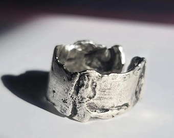 Sculpturale zilveren ring vrouw cadeau verjaardag statement sieraden industriële stijl ring architecturale organische band textuur ring gesmolten metalen ring