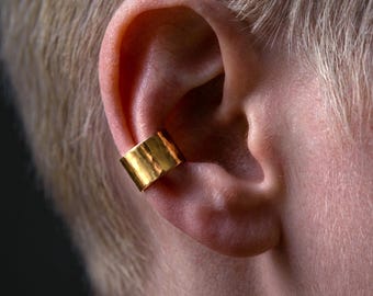 Pendiente de oreja relleno de oro de 14 k sin perforaciones, joyería moderna y escultural para cartílago, regalo minimalista, accesorio urbano de lujo para uso diario.