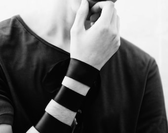 Bracelet Unisex Stretch Vegan Leather Alternative Fashion Accessory Black Arm Bands Men Cuff Faux Leather Women Bracelet Contemporary Gift