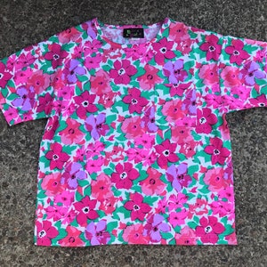 Vintage 80s Pink Floral Print T-shirt Boxy Baggy Fit Size Medium Julie Girl 90s Bold Busy Pattern All Over Print Flower Shirt image 9