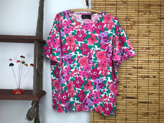 Vintage 80s Pink Floral Print T-shirt Boxy Baggy … - image 1