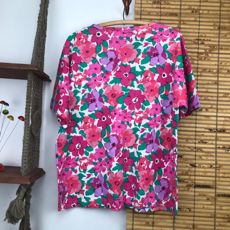 Vintage 80s Pink Floral Print T-shirt Boxy Baggy Fit Size Medium Julie Girl 90s Bold Busy Pattern All Over Print Flower Shirt image 7