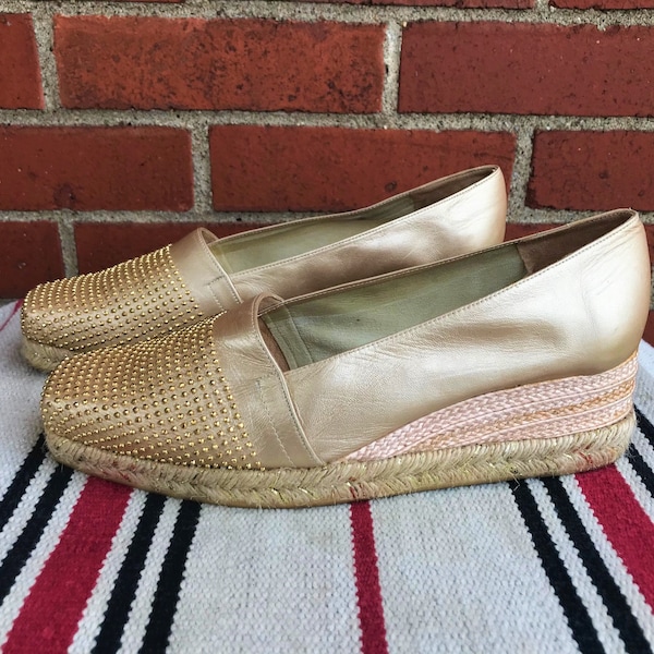 Timothy Hitsman Gold Espadrilles Vintage 80s 90s Studded Gold Leather Platform Wedge Shoes Metallic Woven Rope Slip On Shoe Size 7.5 Maximal