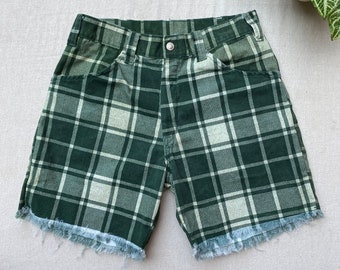 Vintage 70s Green Plaid Shorts, Cut Off Frayed Legs, 28"-29" Waist 6" Inseam, Slim Fit Above the Knee, Check Pattern Preppy Golf Shorts