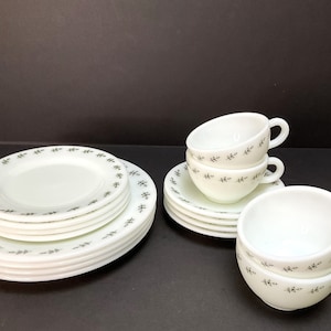 Rare Vintage Corning PYREX &quot;Decor&quot; Restaurant Ware/Dinnerware - Green Leaf Pattern - 16 Piece Set -  4 x 4-Piece Place Settings  - 1950&#39;s