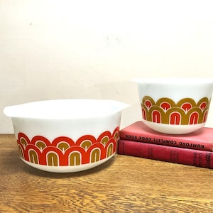 Vintage Pyrex Arches/Fish Scale Bowl Set - 9343 - 1 1/2 Quart and 9344 - 3 Quart - 1971 - Excellent Condition - Retro Kitchenware