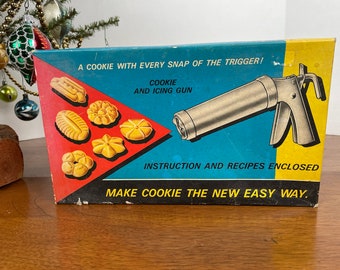 Vintage Cookie and Icing Gun in Original Box - 6 Cookie Shapes + 3 Icing tips - Made in Hong Kong - Christmas Cookie Press