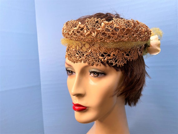 Vintage 1940's Open Crown Straw Halo Hat with Pin… - image 9