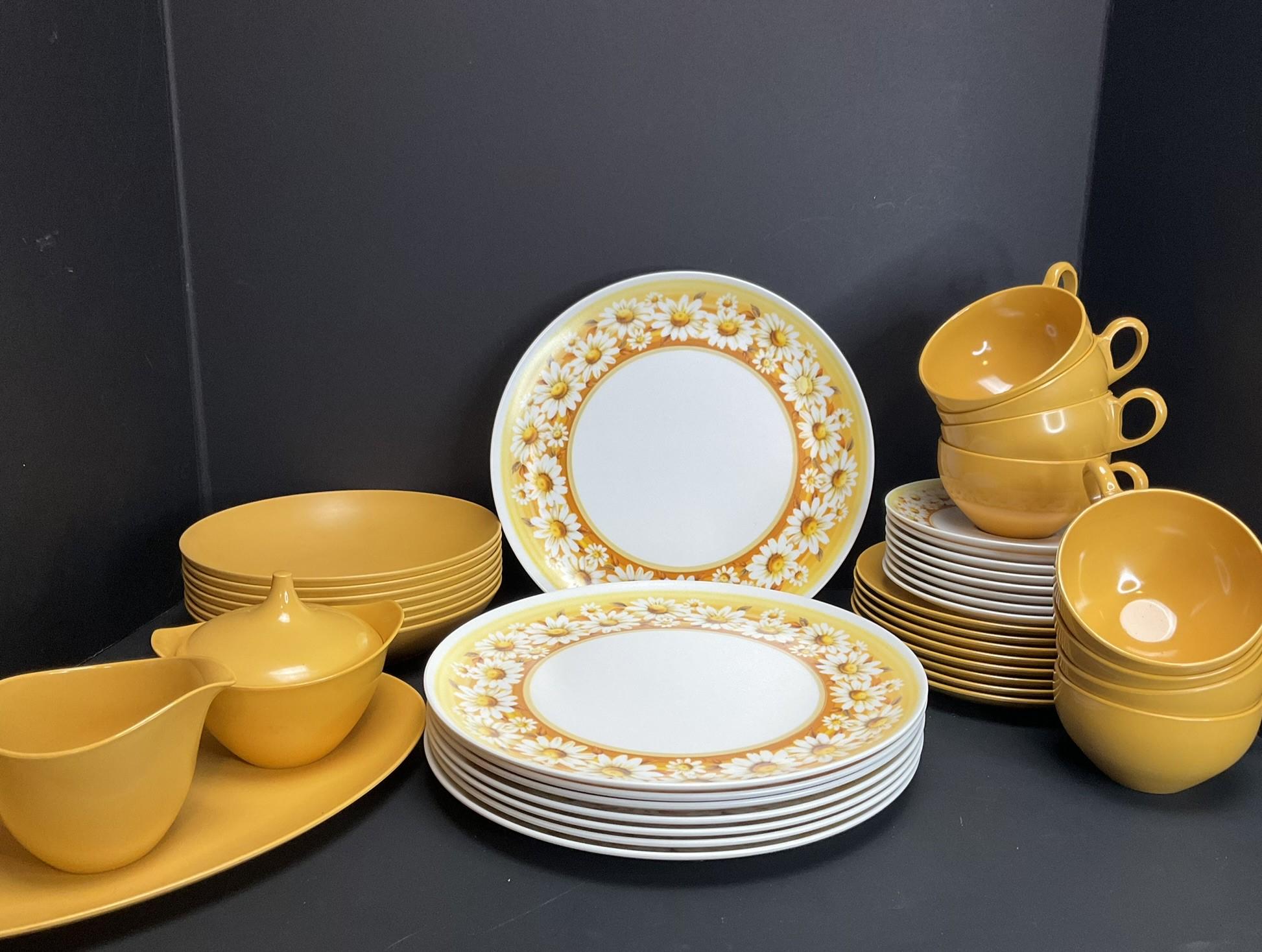 Retro Mid Century Oneida Melamine Dinnerware - Harvest Gold Daisy