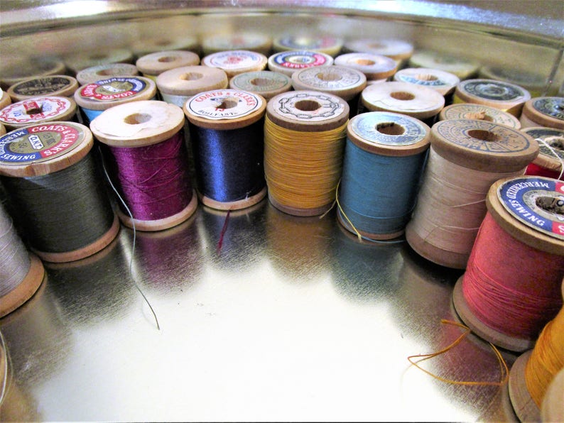 Star Currier and Ives Tin J P Coats Vibrant Thread Colors Clark/'s Lilly 86 Wood Thread Spools in Vintage Sewing Tin Corticelli
