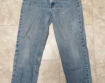 Vintage Levi's 550 Jeans: Relaxed Fit 90s Denim (34 x 32)