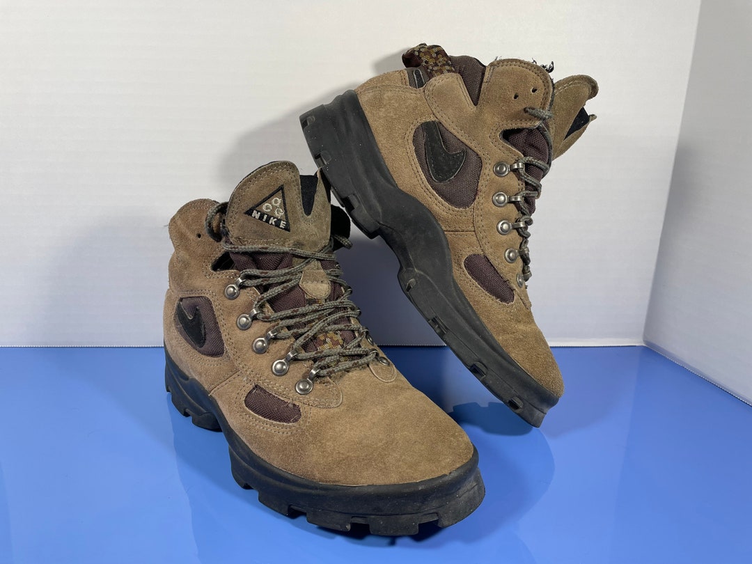 acg boots brown