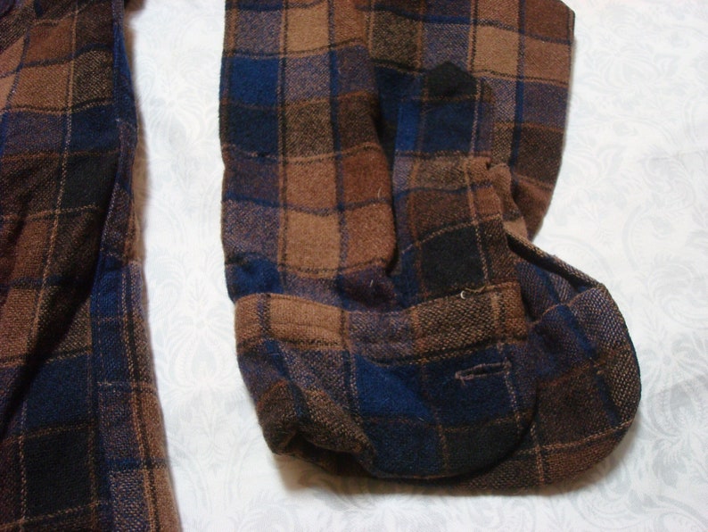 Vintage Men/'s 60/'s Pendleton Shirt Brown Blue Black Plaid Loop Collar Pure Virgin Wool Long Sleeve Buttonup Medium Made in USA