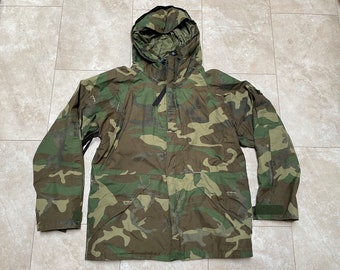 Vintage Goretex ECW Parka: Woodland Camo Army Jacket, 90s Medium