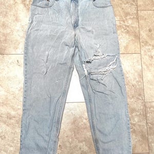 Vintage Levi&#39;s 560 Jeans: 90s Distressed Light Wash, Loose Fit (38x32)
