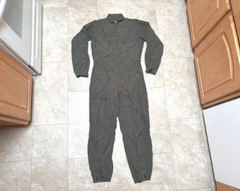 Traje de vuelo vintage de la Fuerza Aérea: mono verde militar (talla 44)