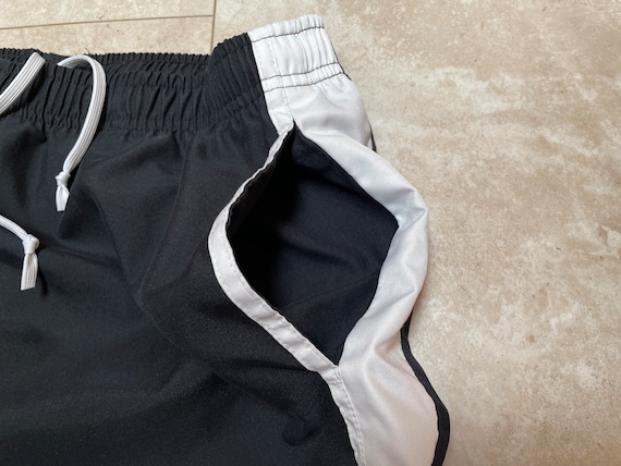 pantalon nike con franja blanca