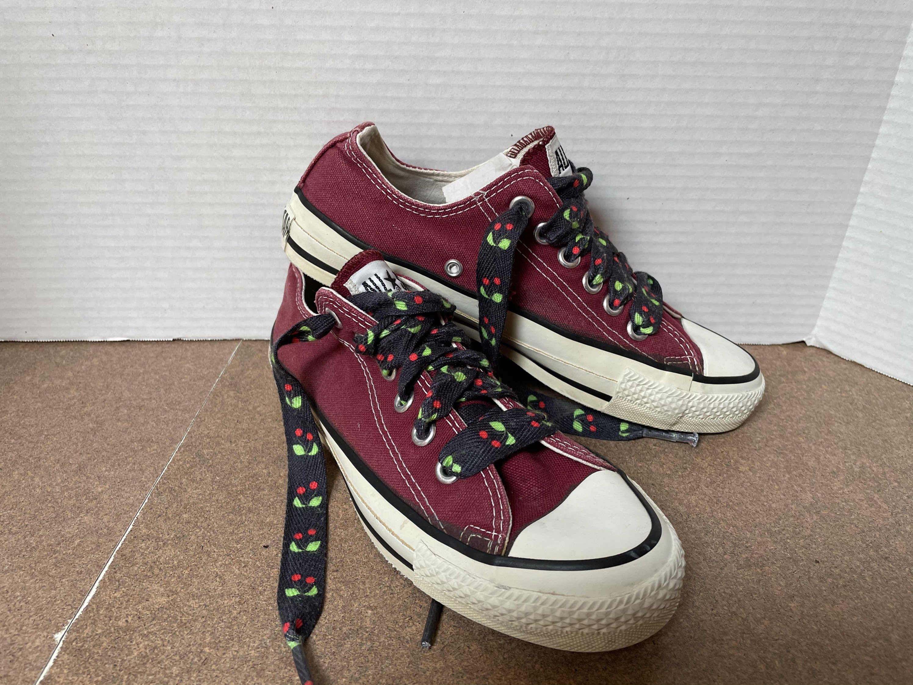 maroon converse size 7