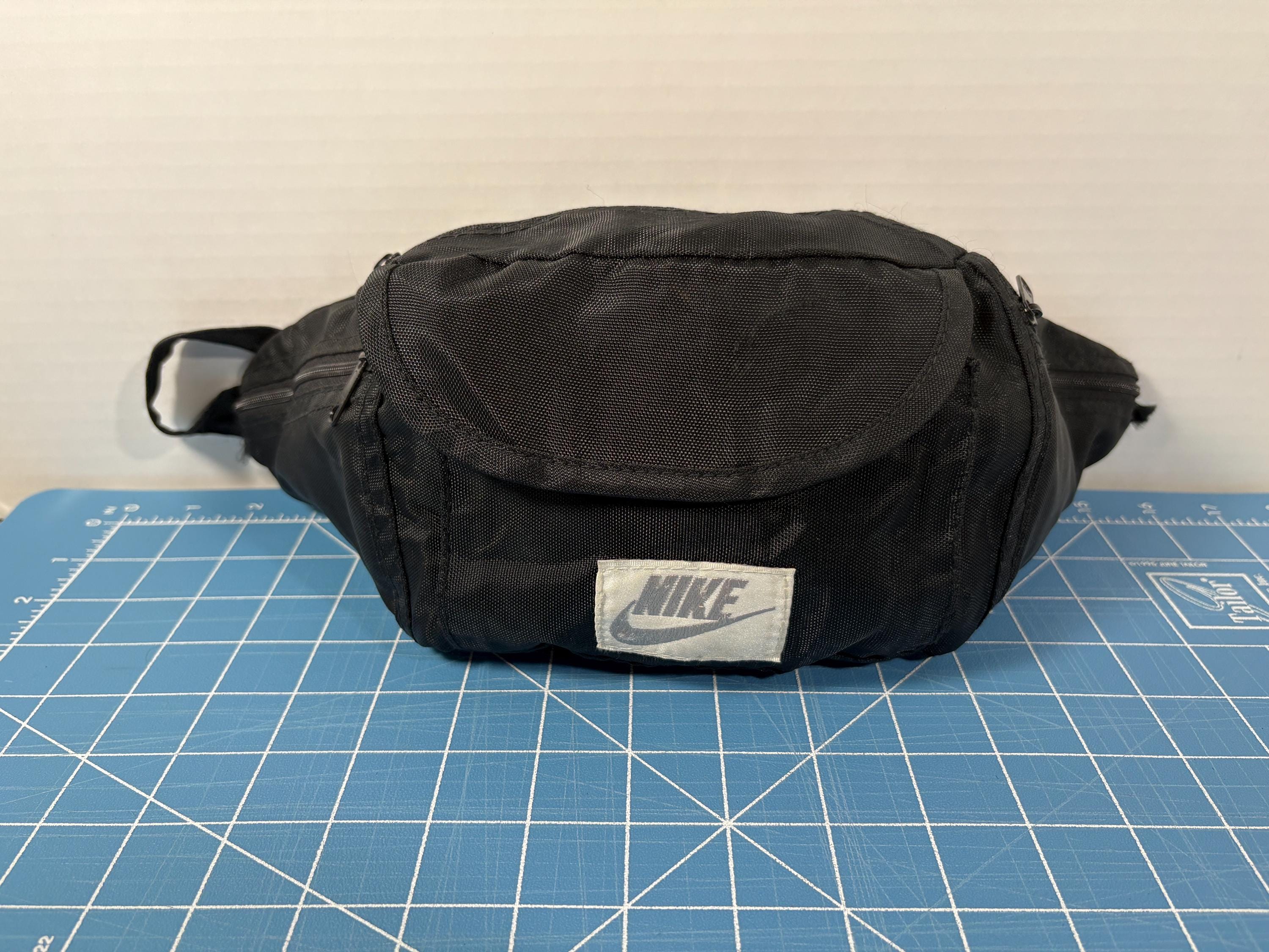 バッグ 90s NIKE one shoulder bag y2k Black old Pre-owned Nike X Vintage Nike Sling Bag Multipocket Y2k In Black