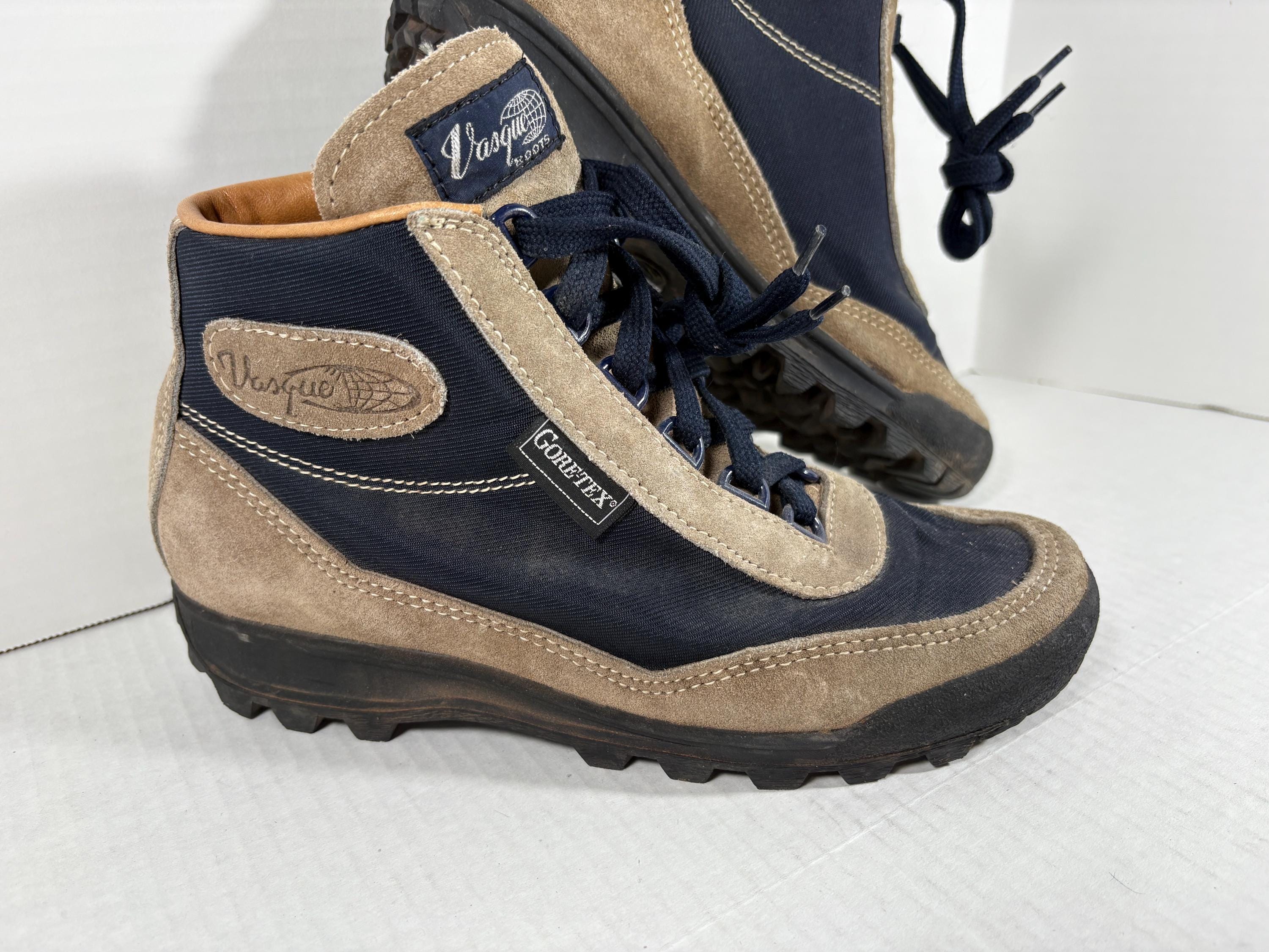 Vintage Vasque Skywalk Hiking Boots: Goretex Ankle Boots  display picture 2