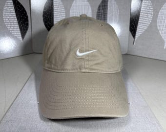 Czapka Nike Vintage Tan White Small Swoosh Khaki Deadstock Dad Cotton Strapback Y2K 2000