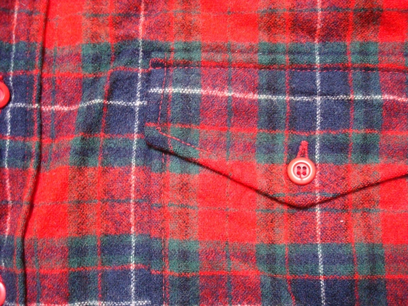 Vintage Men/'s 60/'s Pendleton Shirt Tartan Red Green Blue Plaid Wool Long Sleeve Buttonup Large 15.5 Long Made in USA