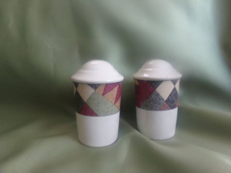 Mikasa Studio Nova Palm Desert Pattern Salt /& Pepper Shakers Discontinued 1995