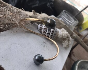 Tahitian pearl cuff