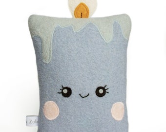 Peluche bougie de Noël, Candy Candle - Collection Christmas Time - Coussin/ Doudou de noël pour enfant Caro & Zolie